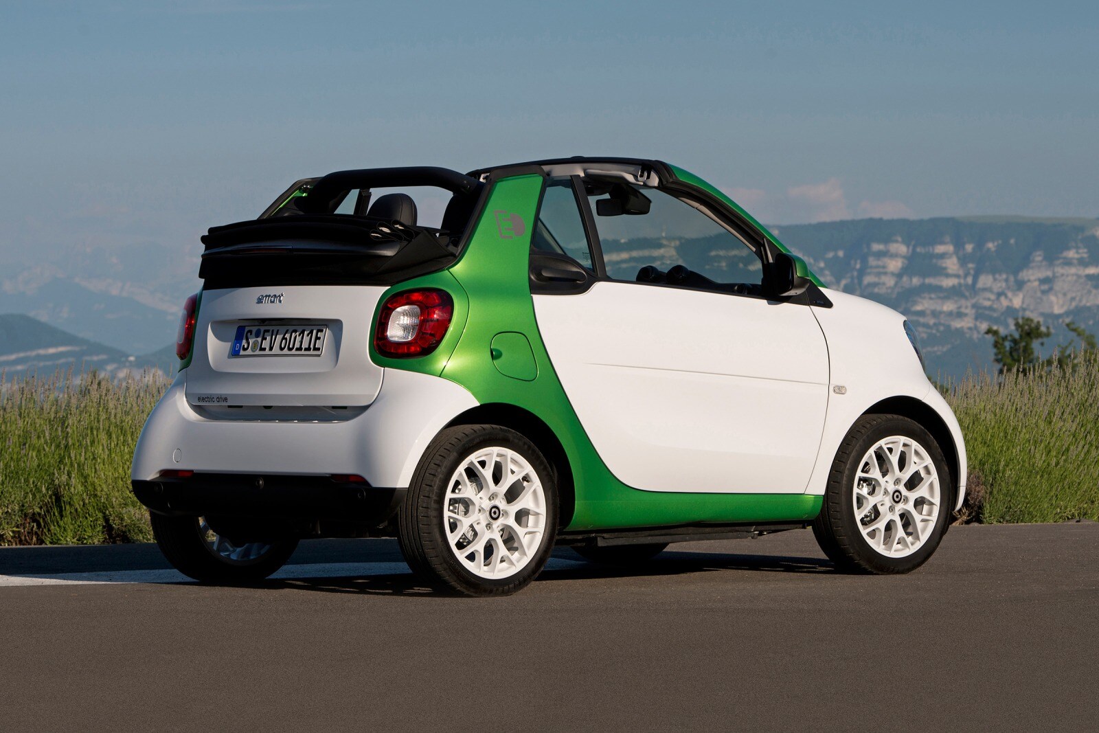 2018 smart Fortwo — OEM photo 3