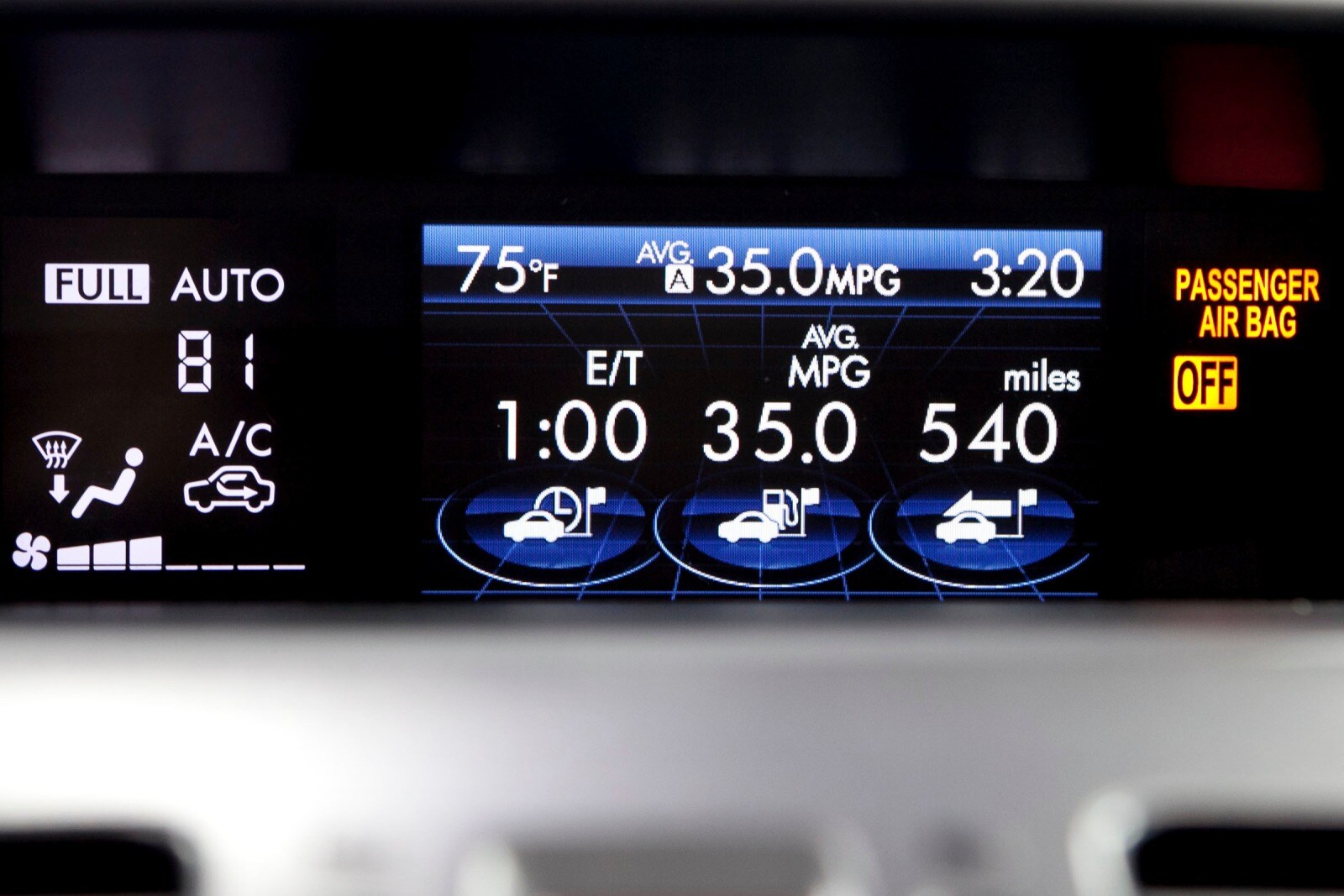 2016 Subaru Crosstrek interior DETAIL