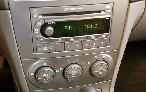 2004 Subaru Forester interior CC