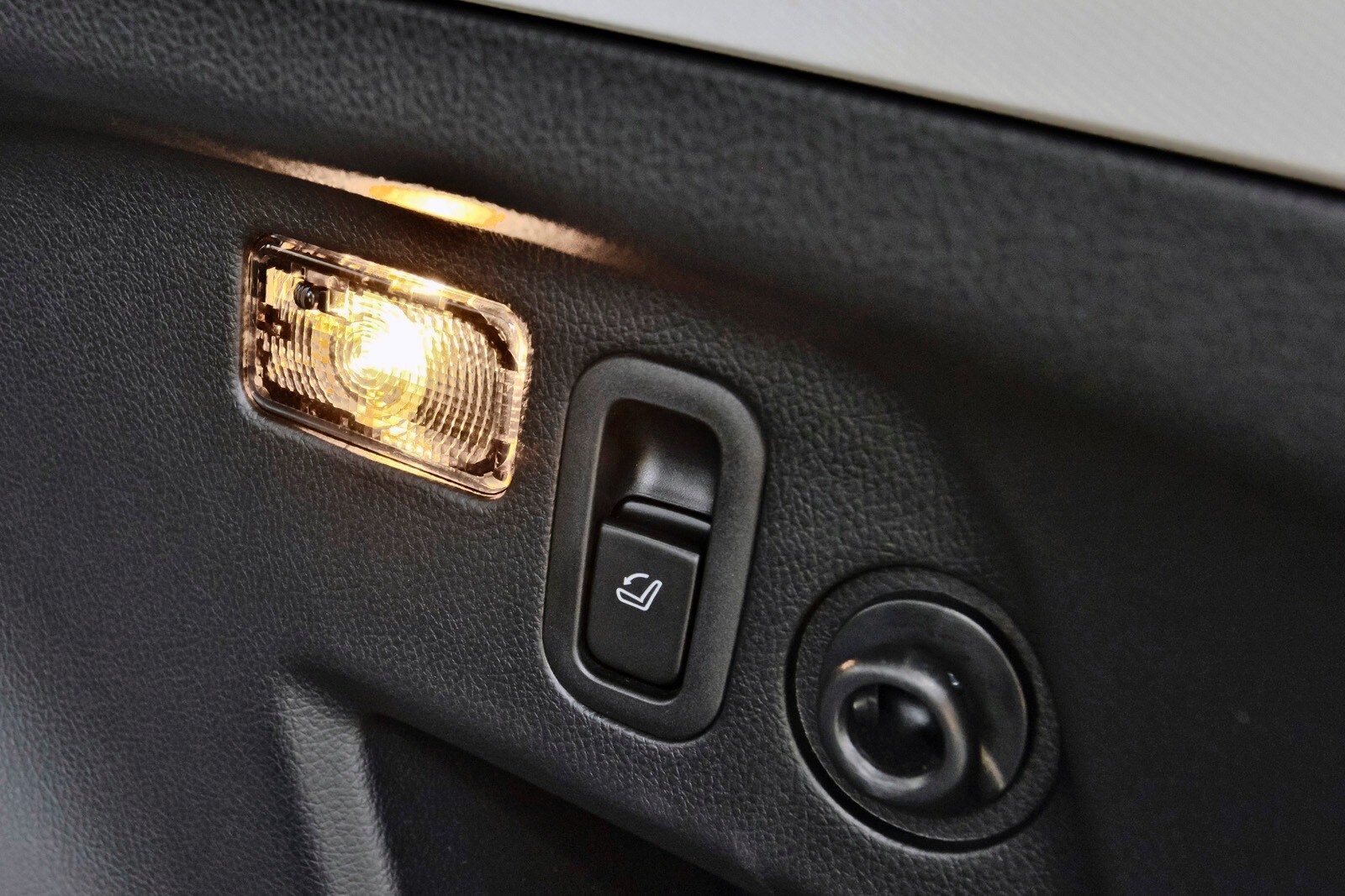 2015 Subaru Forester front safety DETAIL