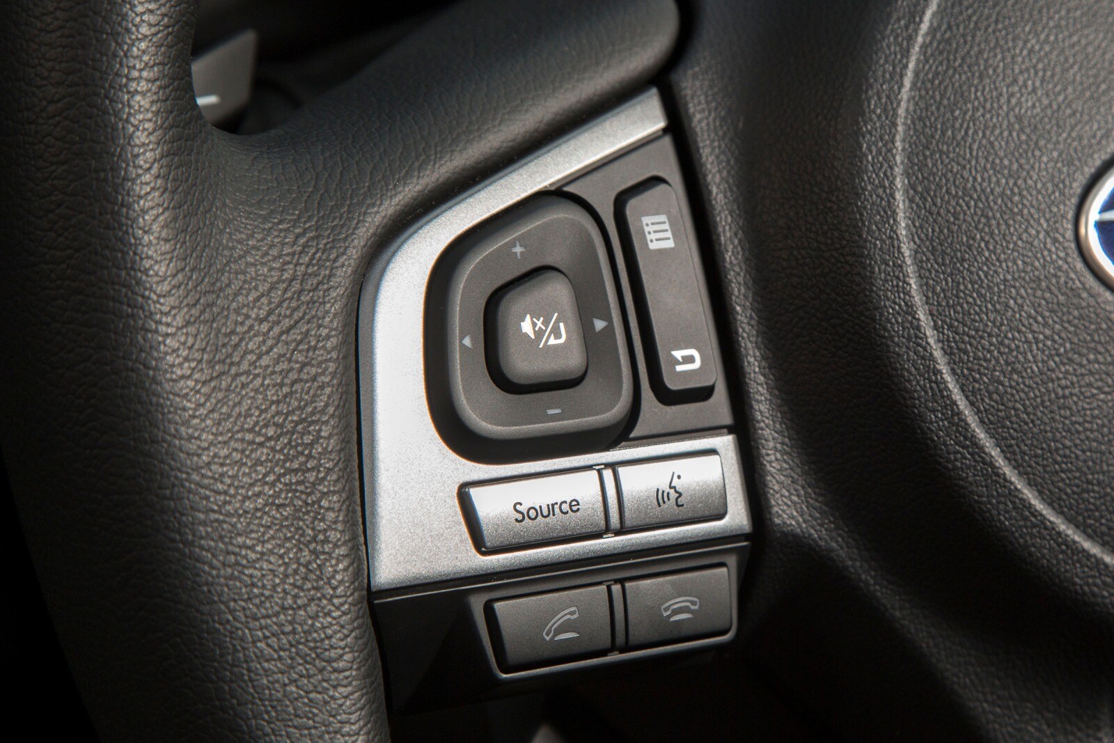 2018 Subaru Forester interior AUXCTRL