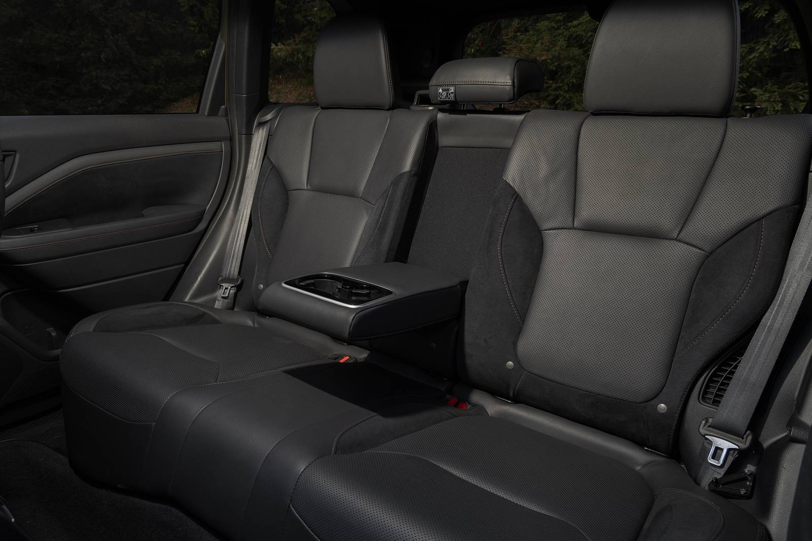 2025 Subaru Forester interior RI