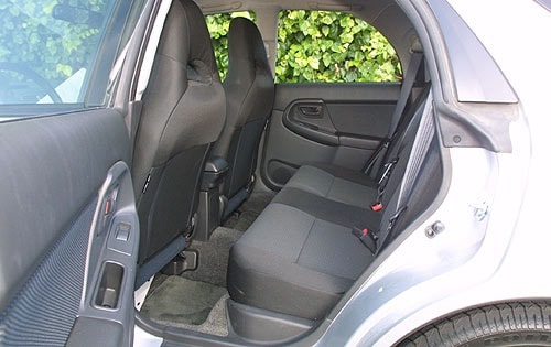 2004 Subaru Impreza interior RI