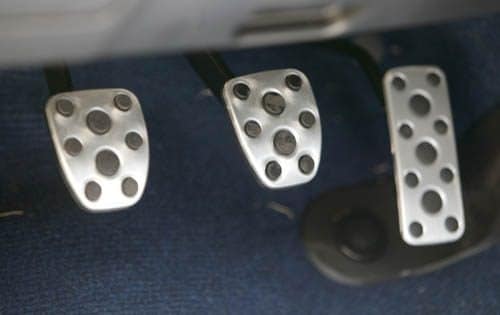 2004 Subaru Impreza front safety DETAIL