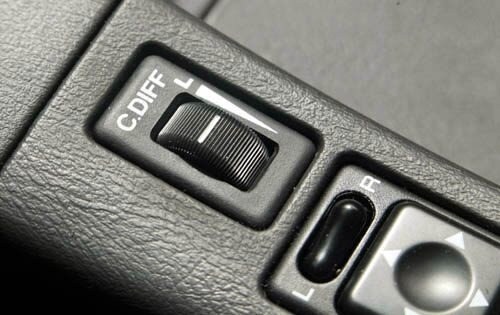 2004 Subaru Impreza front safety DETAIL