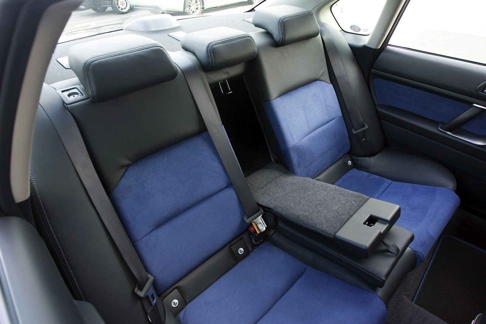 2007 Subaru Legacy interior RI