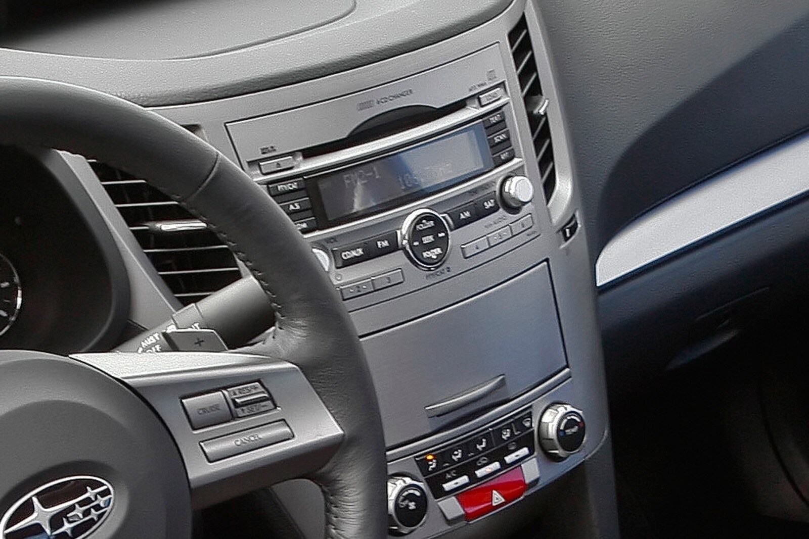 2010 Subaru Legacy interior CC