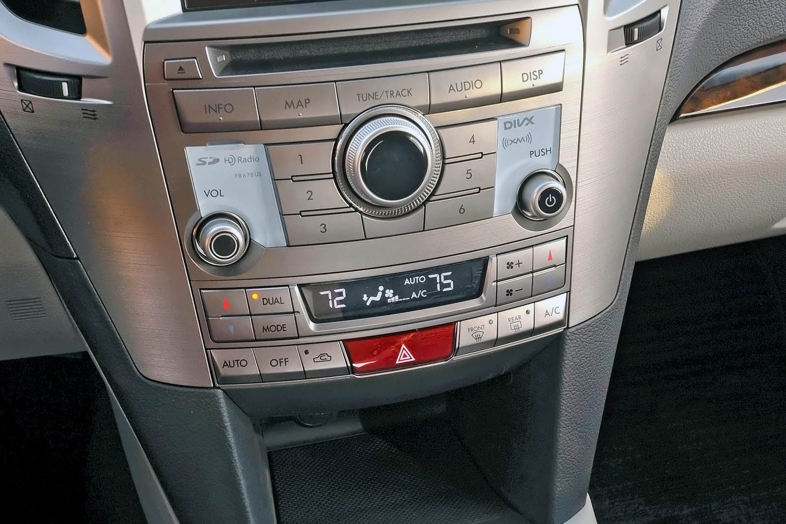 2014 Subaru Legacy interior CC