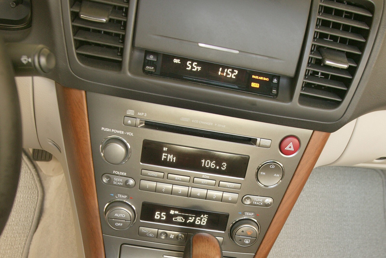 2007 Subaru Outback interior CC