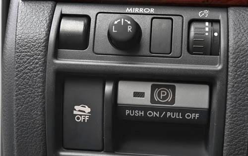 2012 Subaru Outback front safety DETAIL