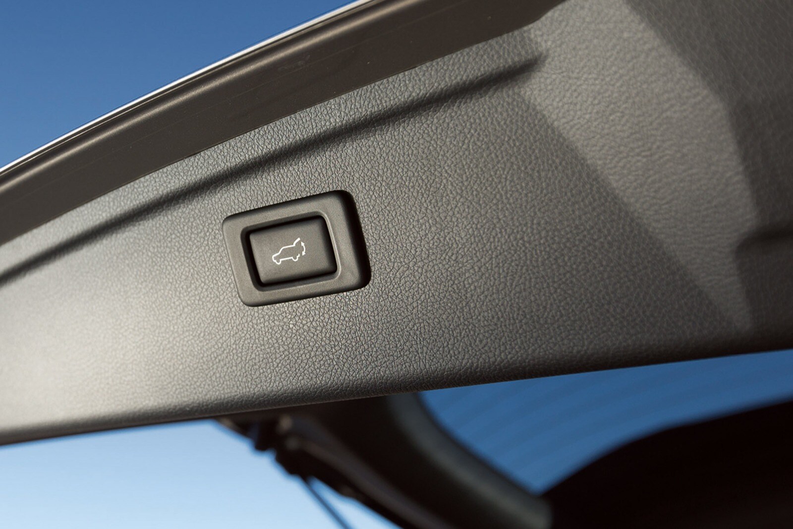 2015 Subaru Outback front safety DETAIL