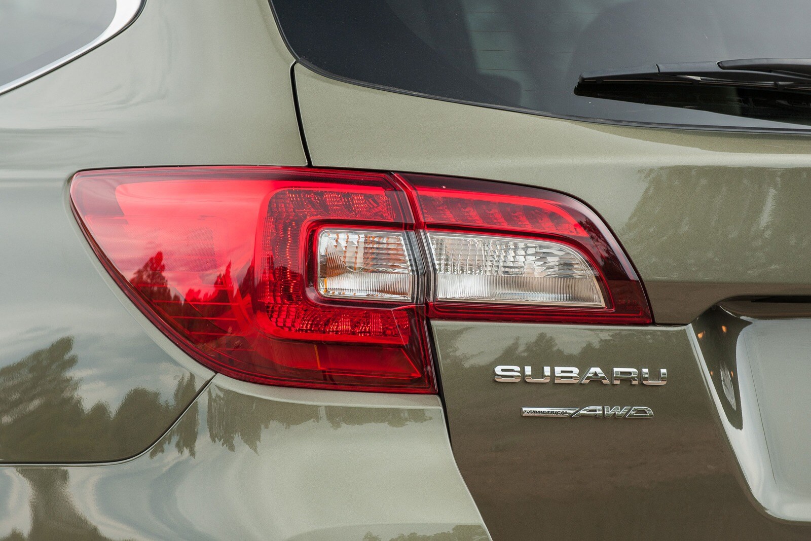 2017 Subaru Outback exterior EDETAIL