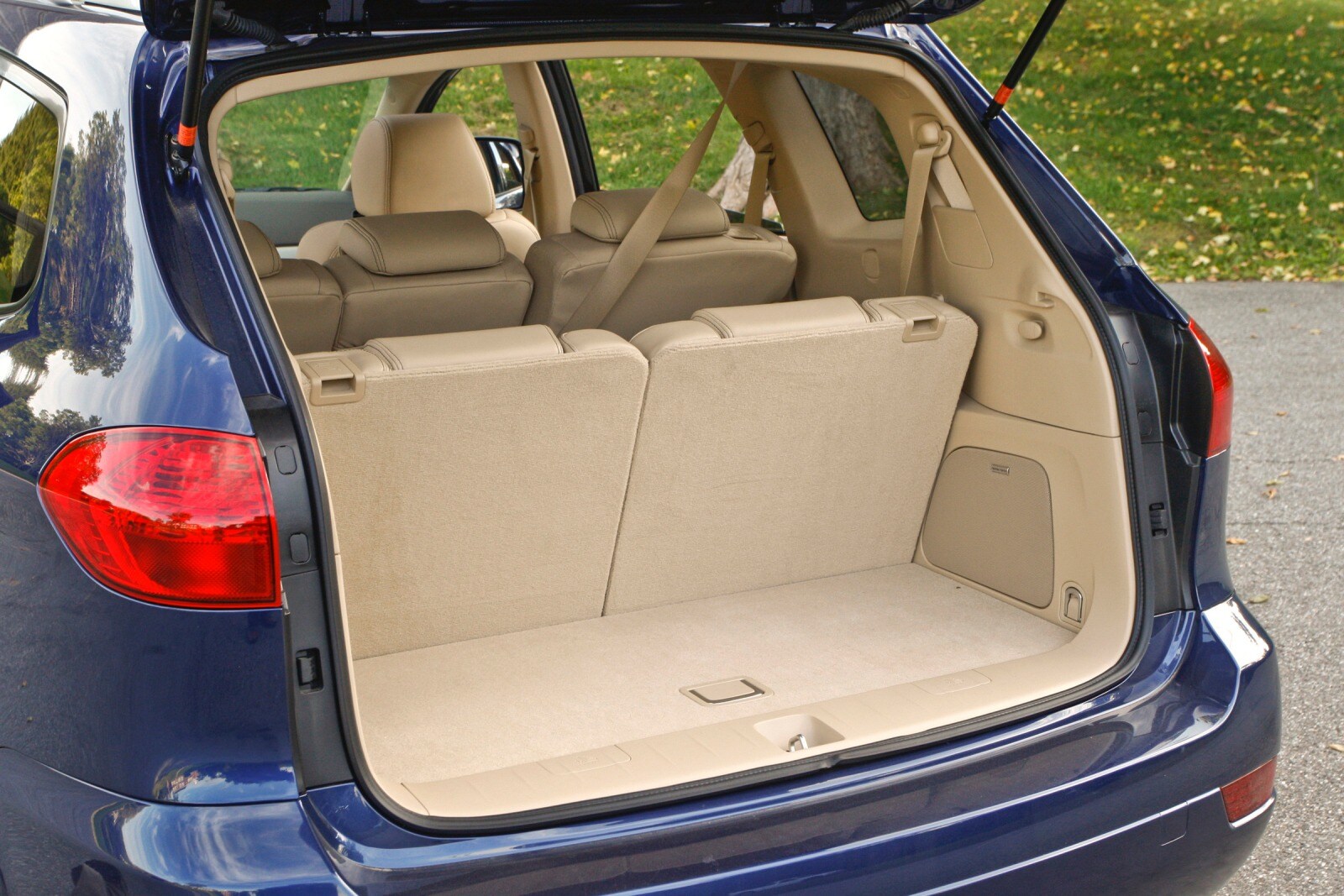 2013 Subaru Tribeca interior CARGO