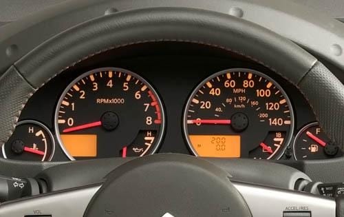 2009 Suzuki Equator interior G