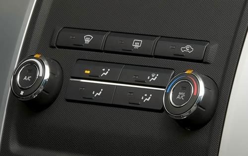 2010 Suzuki Equator interior CC