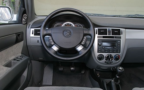 2004 Suzuki Forenza interior I