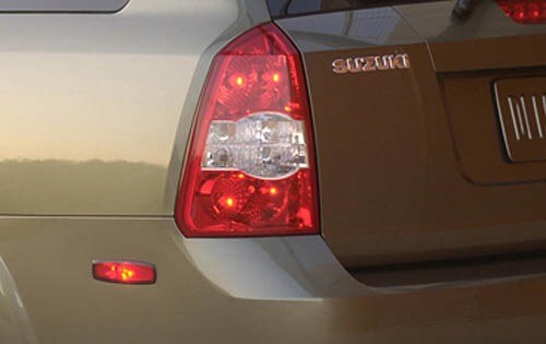 2007 Suzuki Forenza exterior FBDG