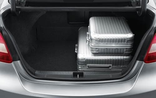 2010 Suzuki Kizashi interior CARGO