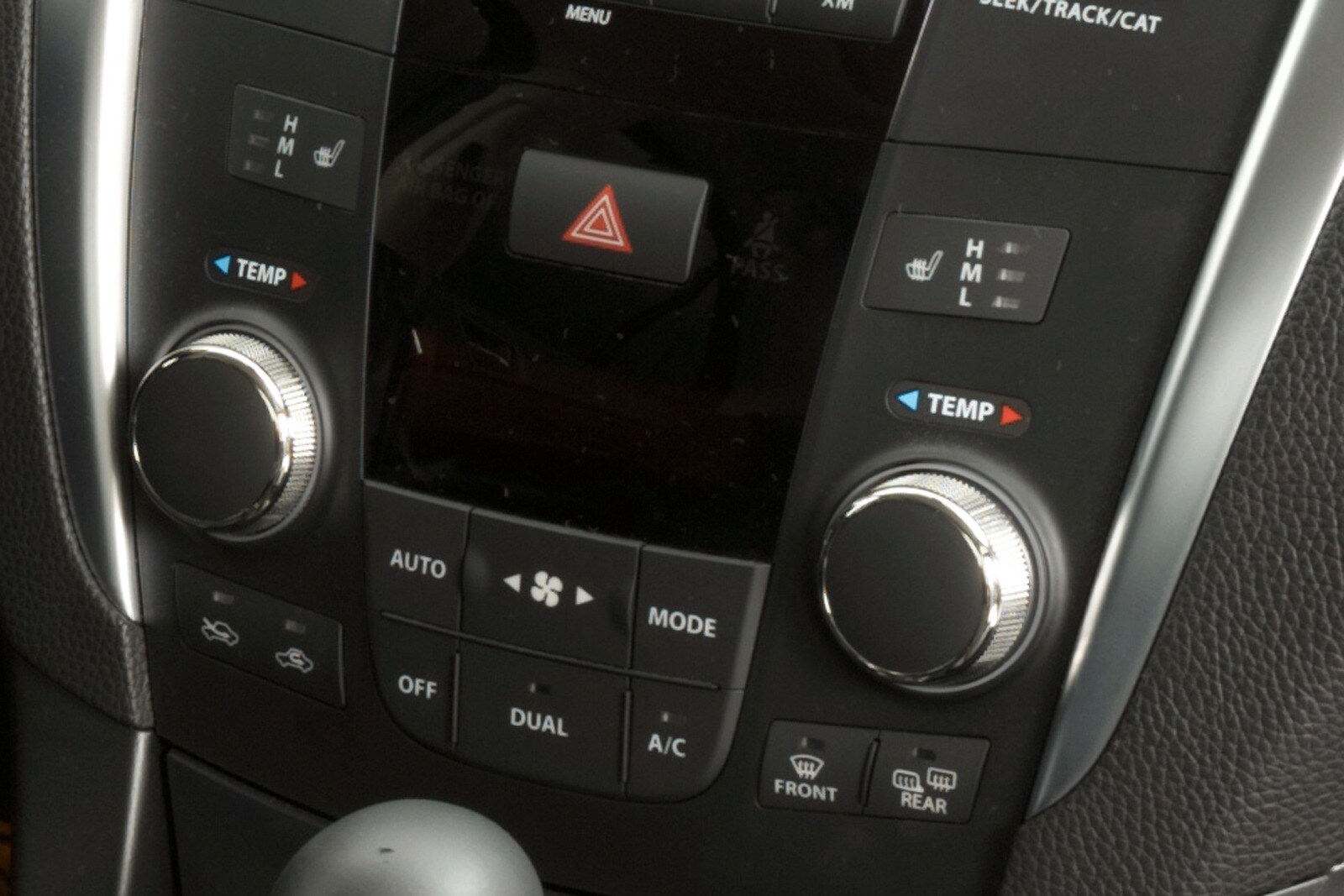 2010 Suzuki Kizashi interior CC