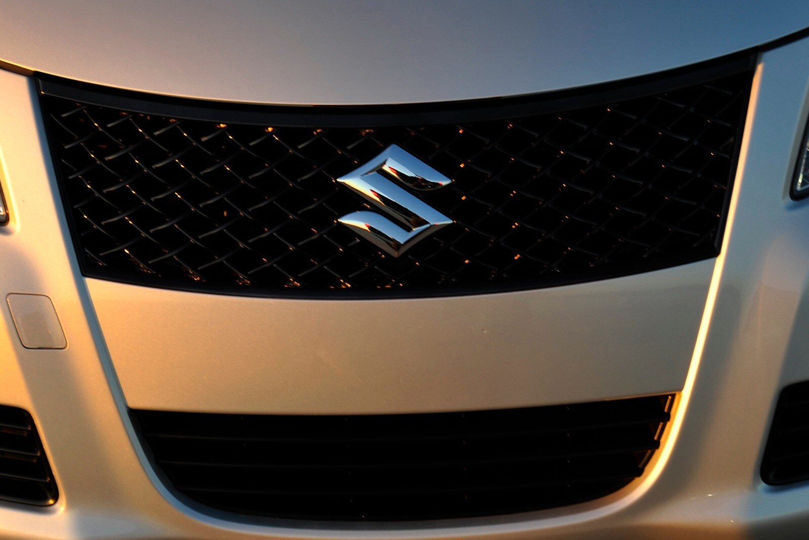 2010 Suzuki Kizashi — OEM photo 1