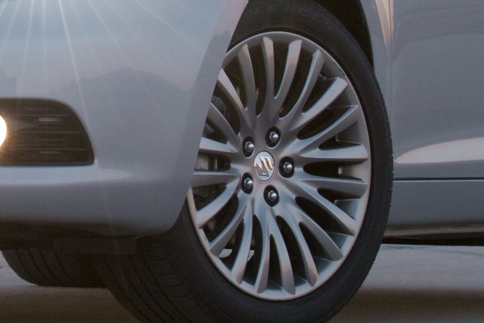 2010 Suzuki Kizashi — OEM photo 5