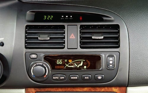 2004 Suzuki Verona interior CC