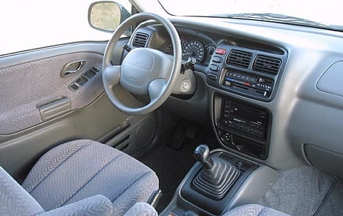 2001 Suzuki XL-7 interior I
