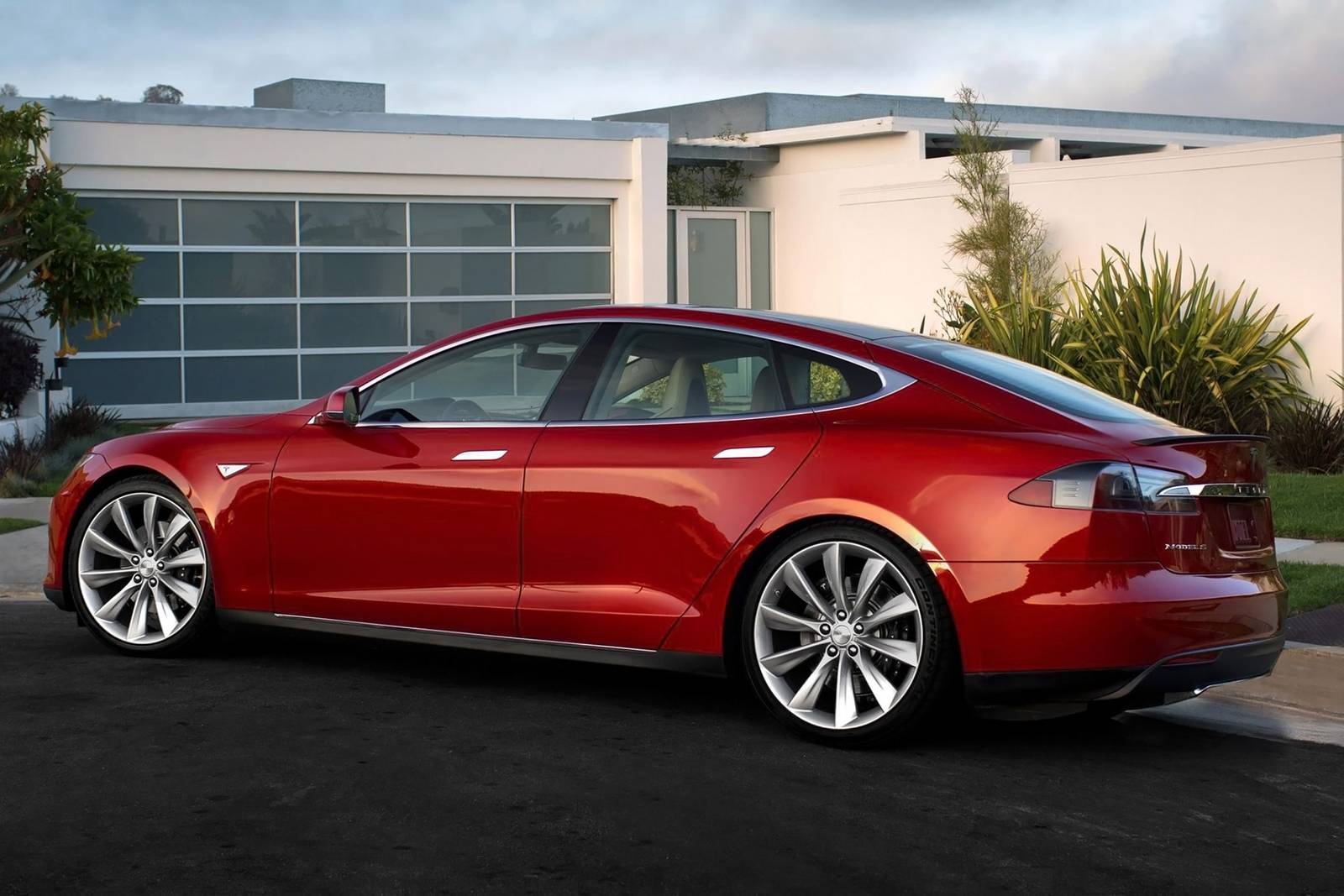 2012 Tesla Model S Signature Performance Sedan Exterior