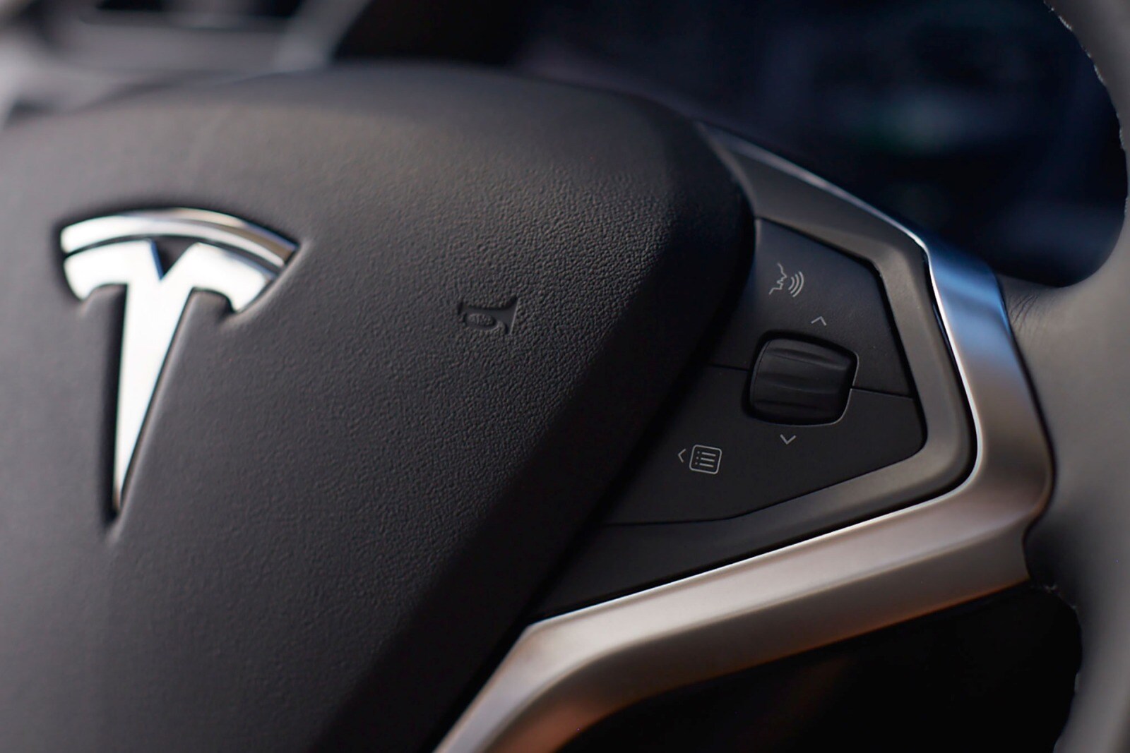 2016 Tesla Model S interior AUXCTRL