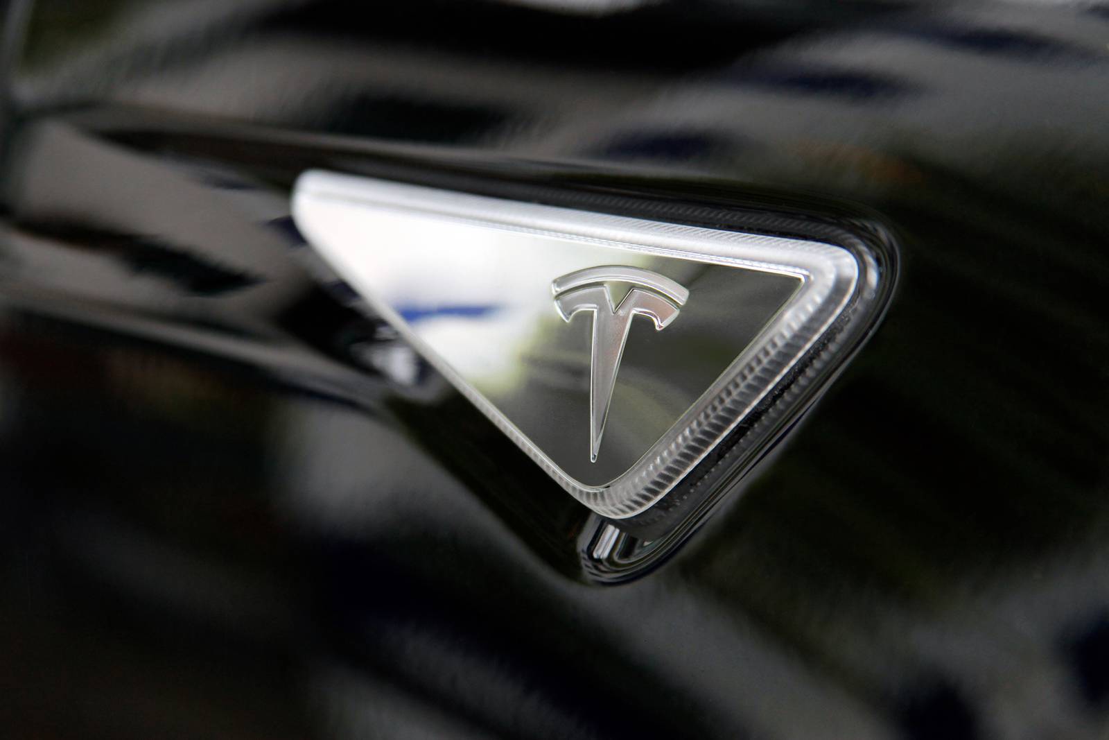 2019 Tesla Model S exterior EDETAIL