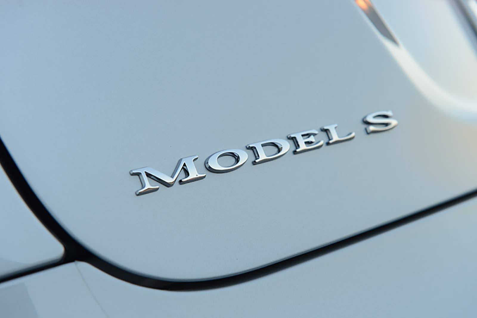 2019 Tesla Model S — OEM photo 4