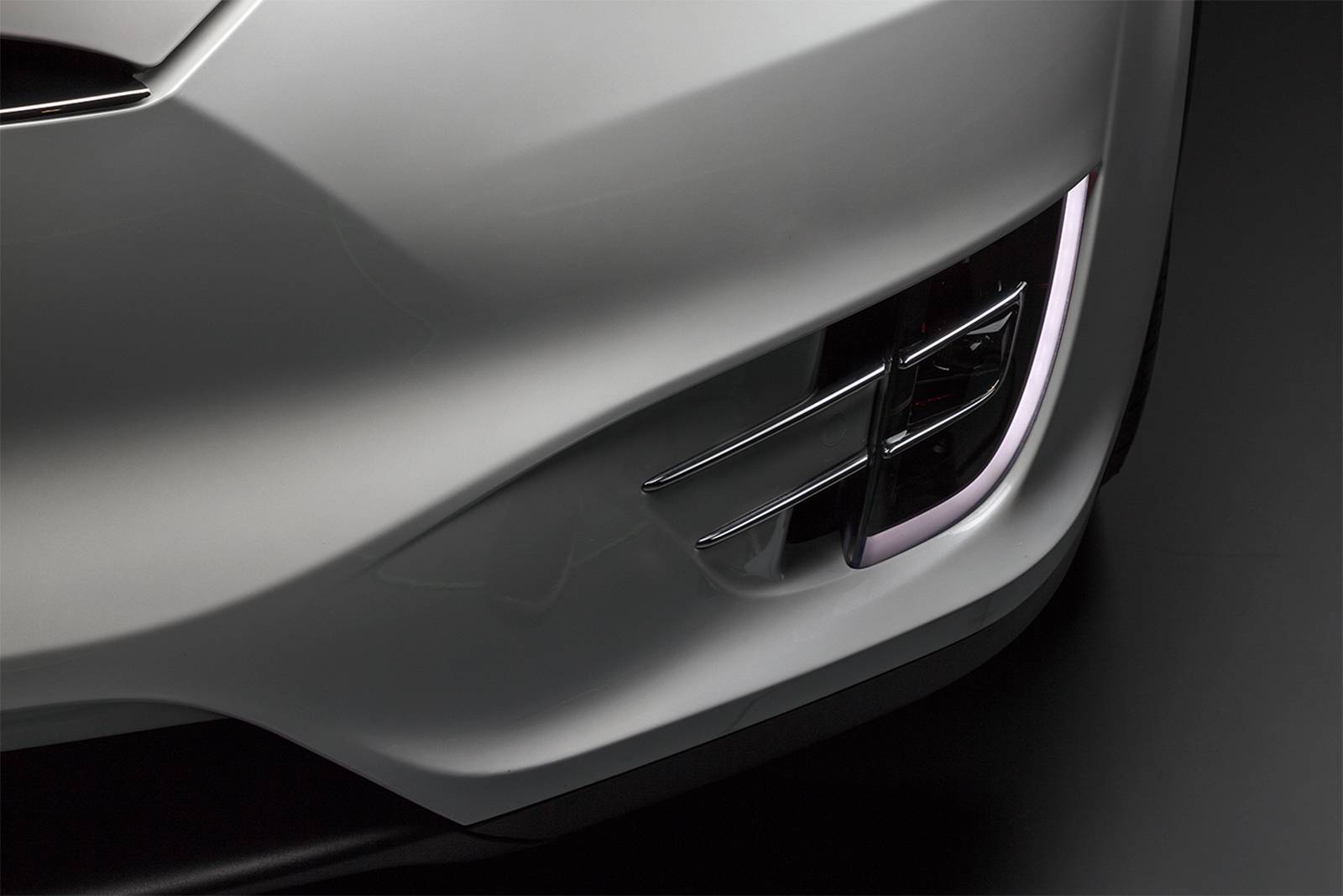 2019 Tesla Model X exterior FOG