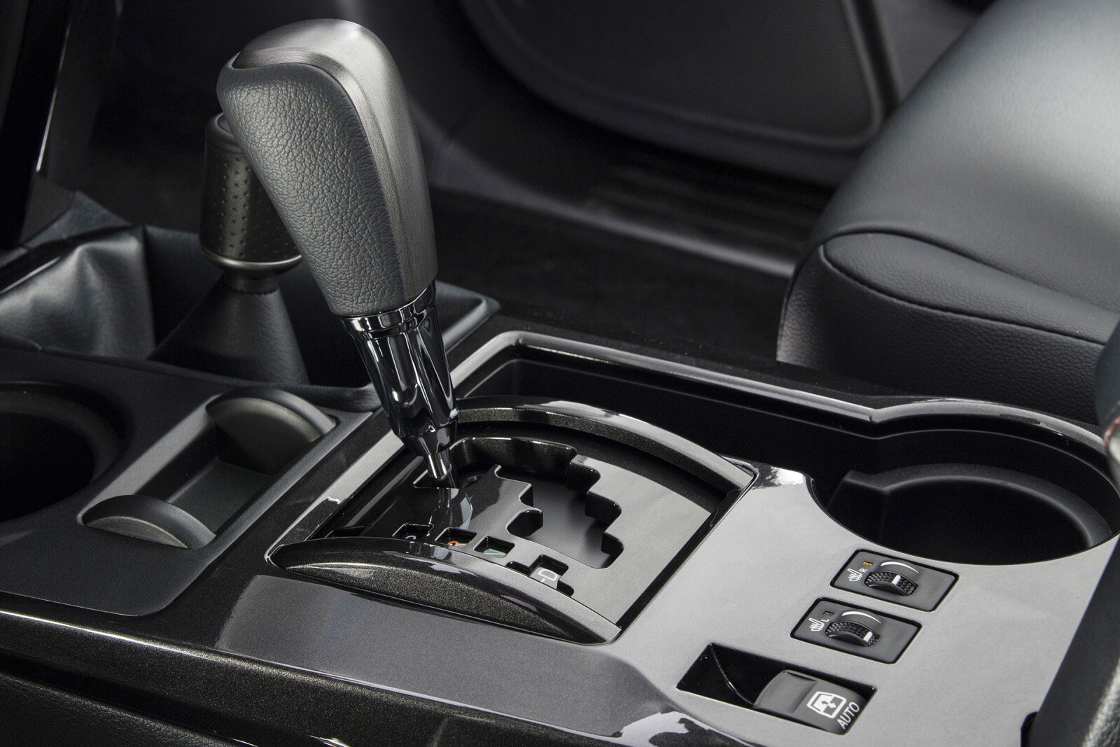 2014 Toyota 4runner interior SHF