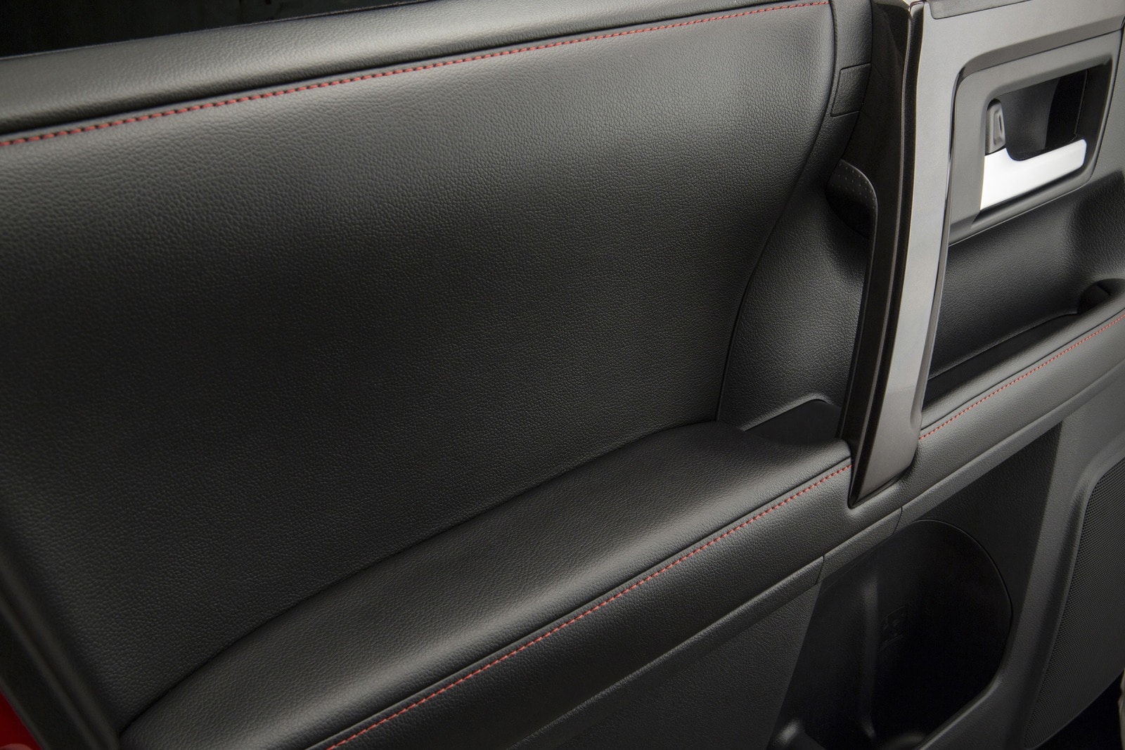 2015 Toyota 4Runner front safety DETAIL