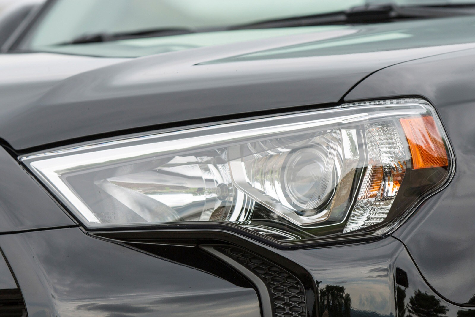 2016 Toyota 4Runner front safety EDETAIL