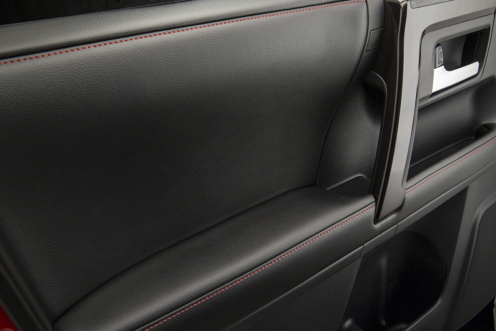 2016 Toyota 4Runner front safety DETAIL