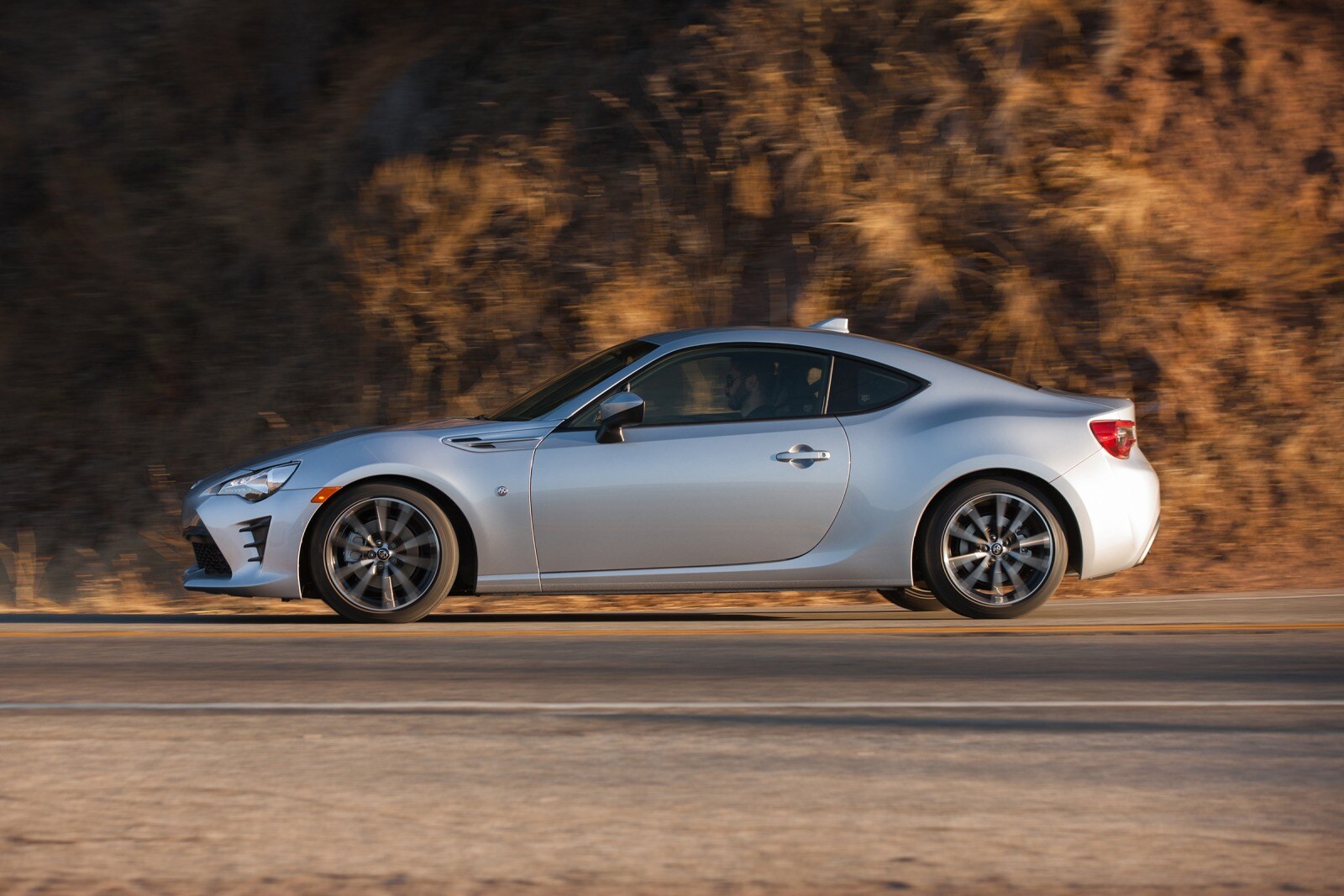 2018 Toyota 86 — OEM photo 1