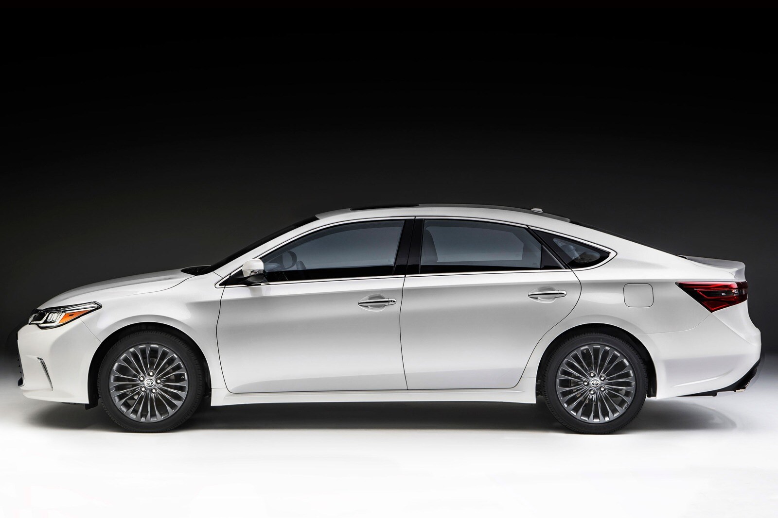 2016 Toyota Avalon Hybrid XLE Premium Sedan Exterior. Touring Shown.
