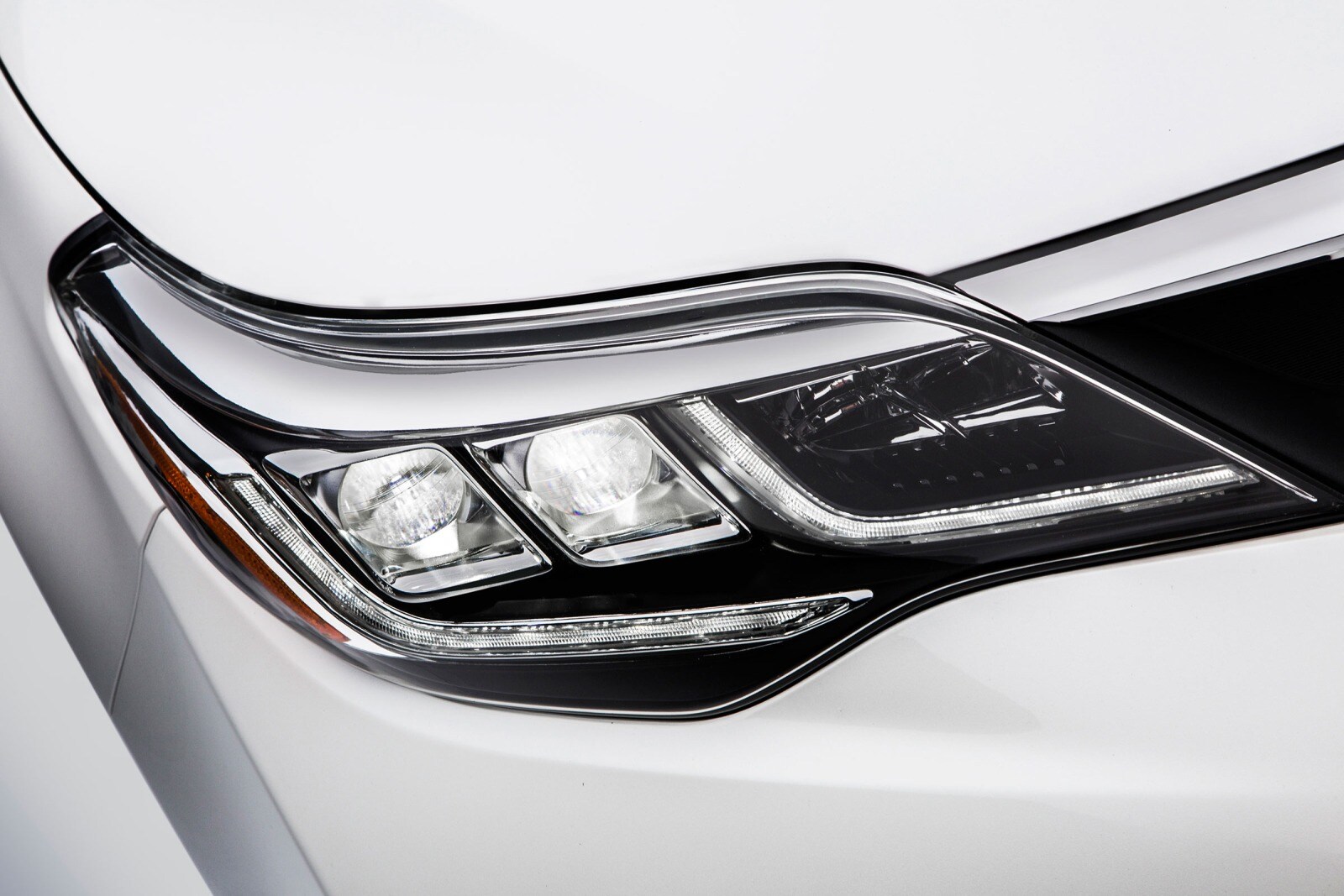 2016 Toyota Avalon exterior EDETAIL