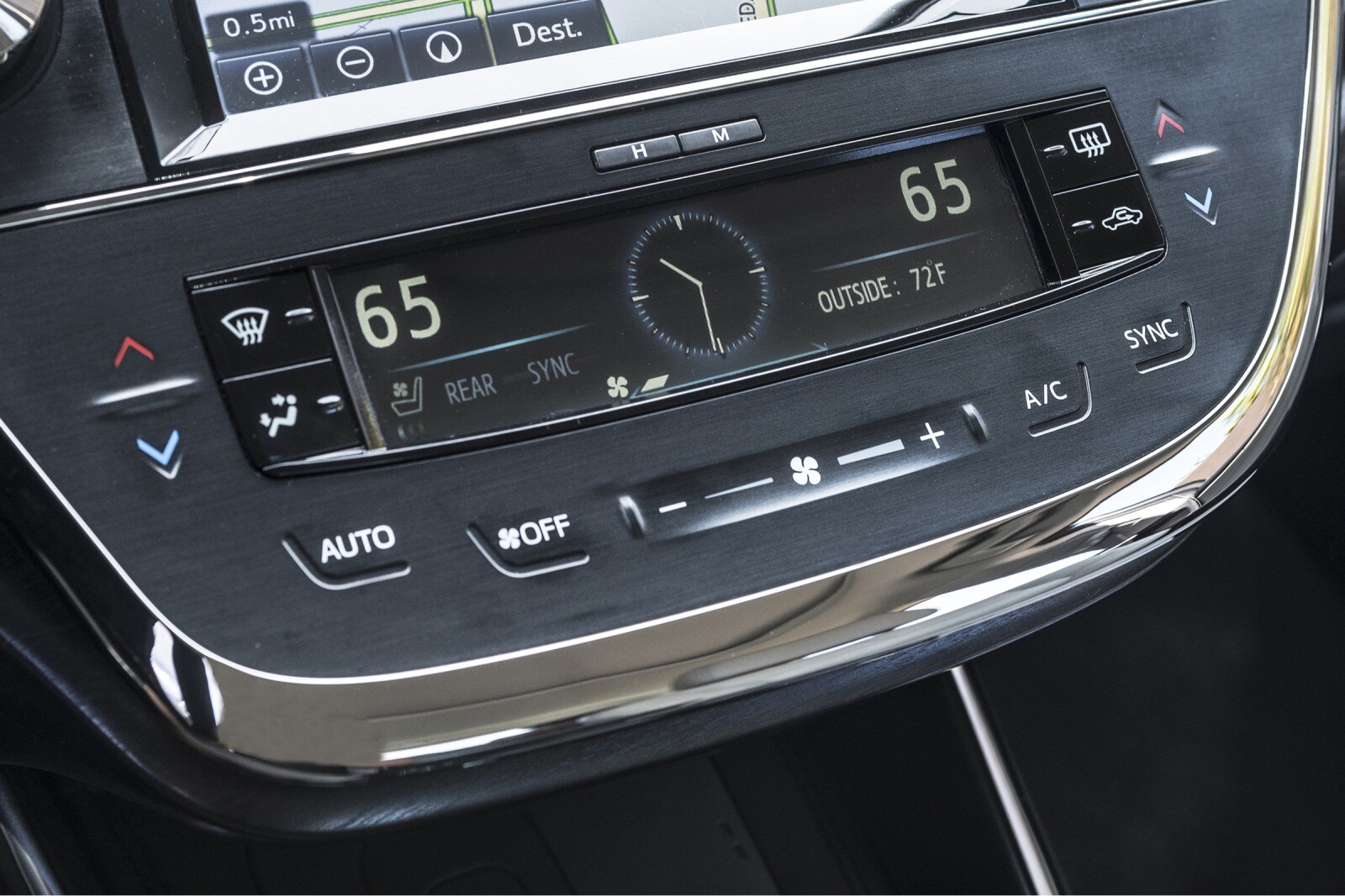 2017 Toyota Avalon Hybrid interior CC