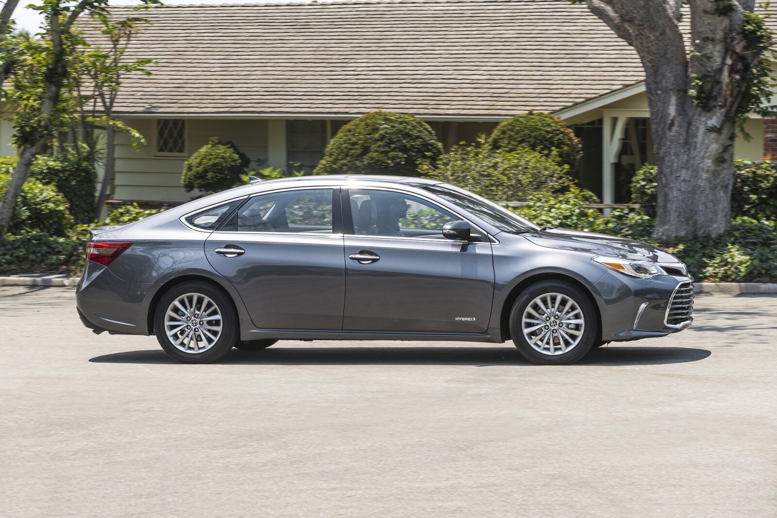2017 Toyota Avalon Hybrid Sedan Exterior Shown