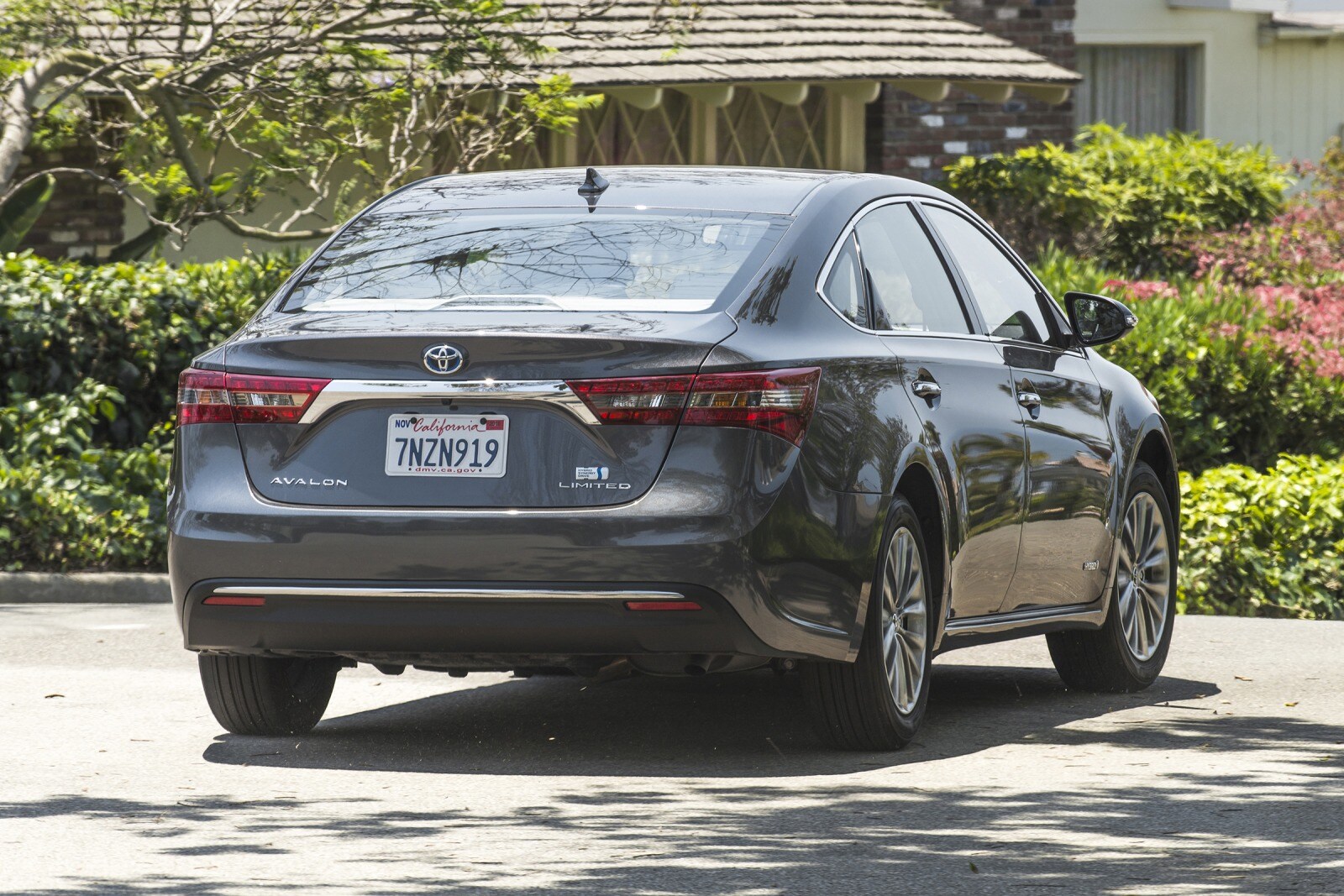 2017 Toyota Avalon Hybrid exterior F