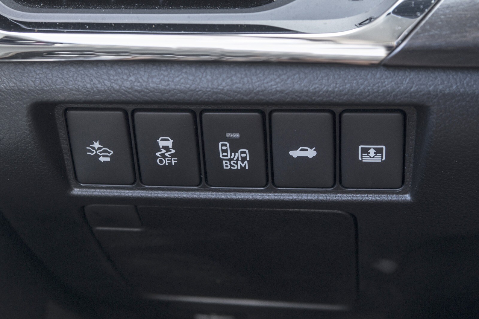 2018 Toyota Avalon Hybrid interior DETAIL