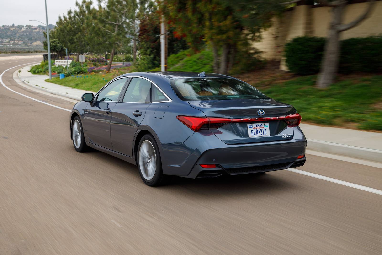 2019 Toyota Avalon exterior F
