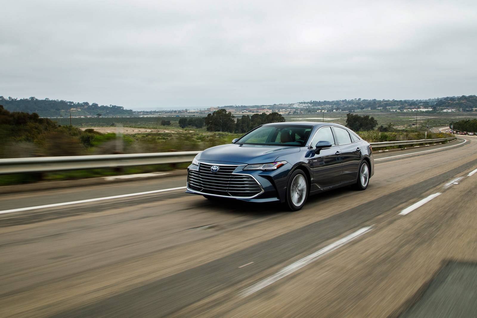 2019 Toyota Avalon exterior LIFE1