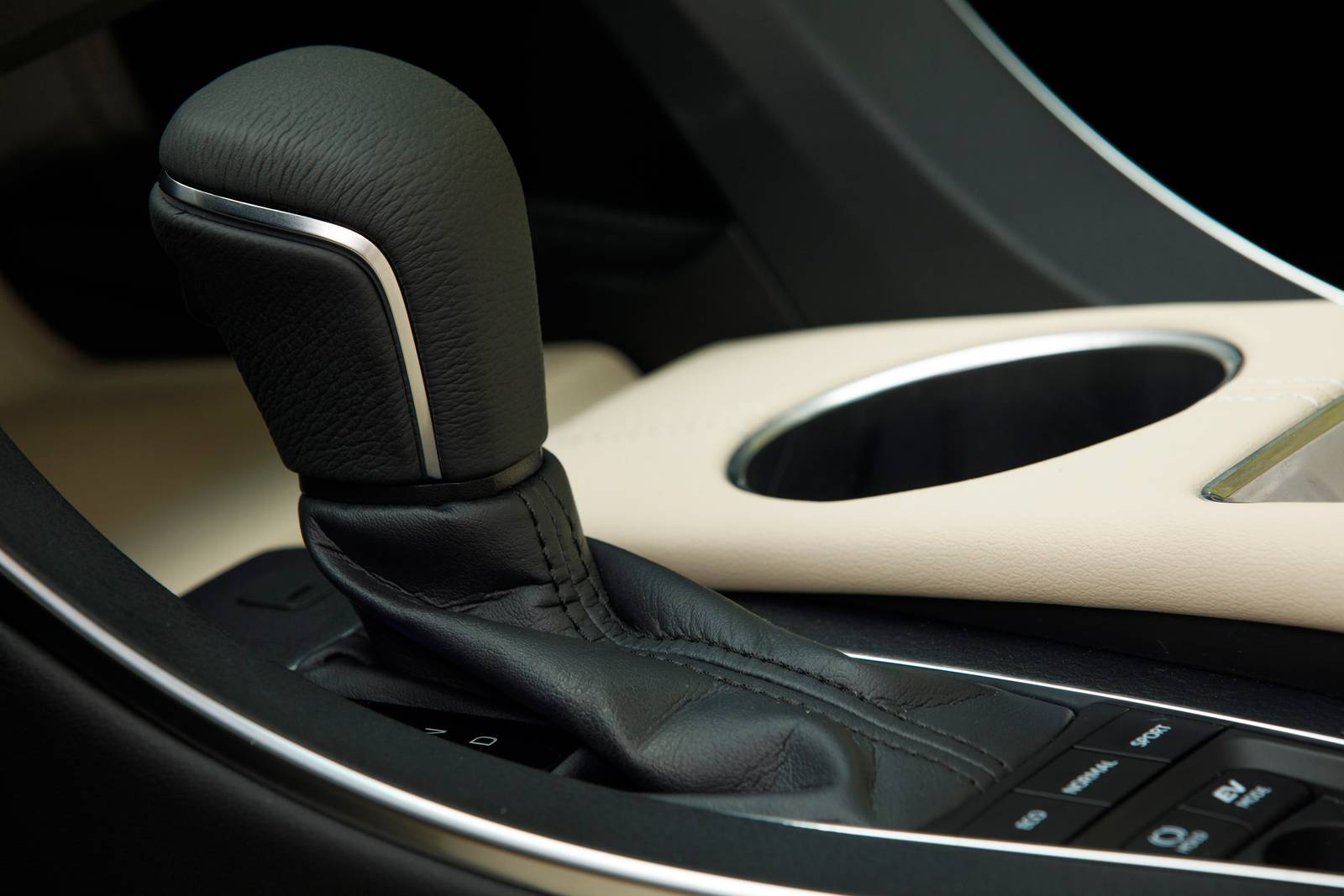 2019 Toyota Avalon interior SHF