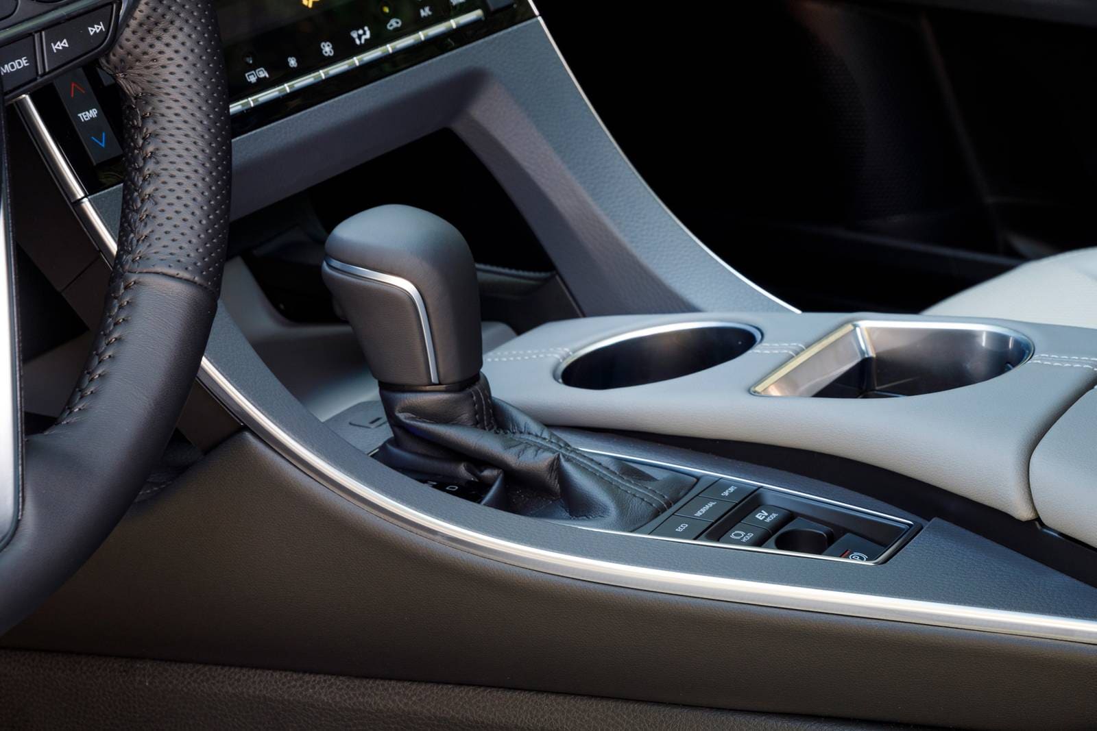 2019 Toyota Avalon interior SHF