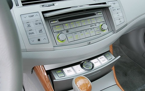 2005 Toyota Avalon interior CC