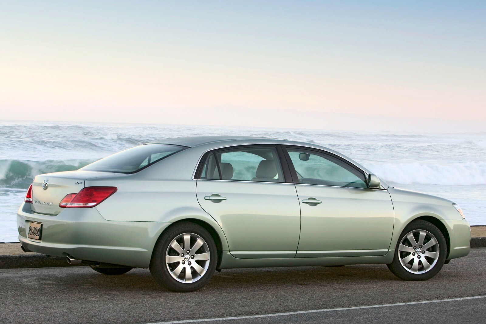 2007 Toyota Avalon XLS Sedan Exterior