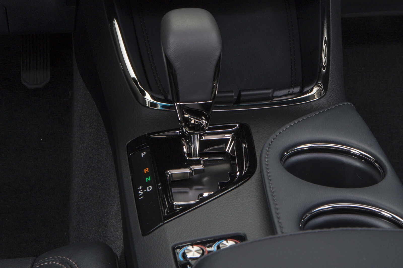 2013 Toyota Avalon interior SHF